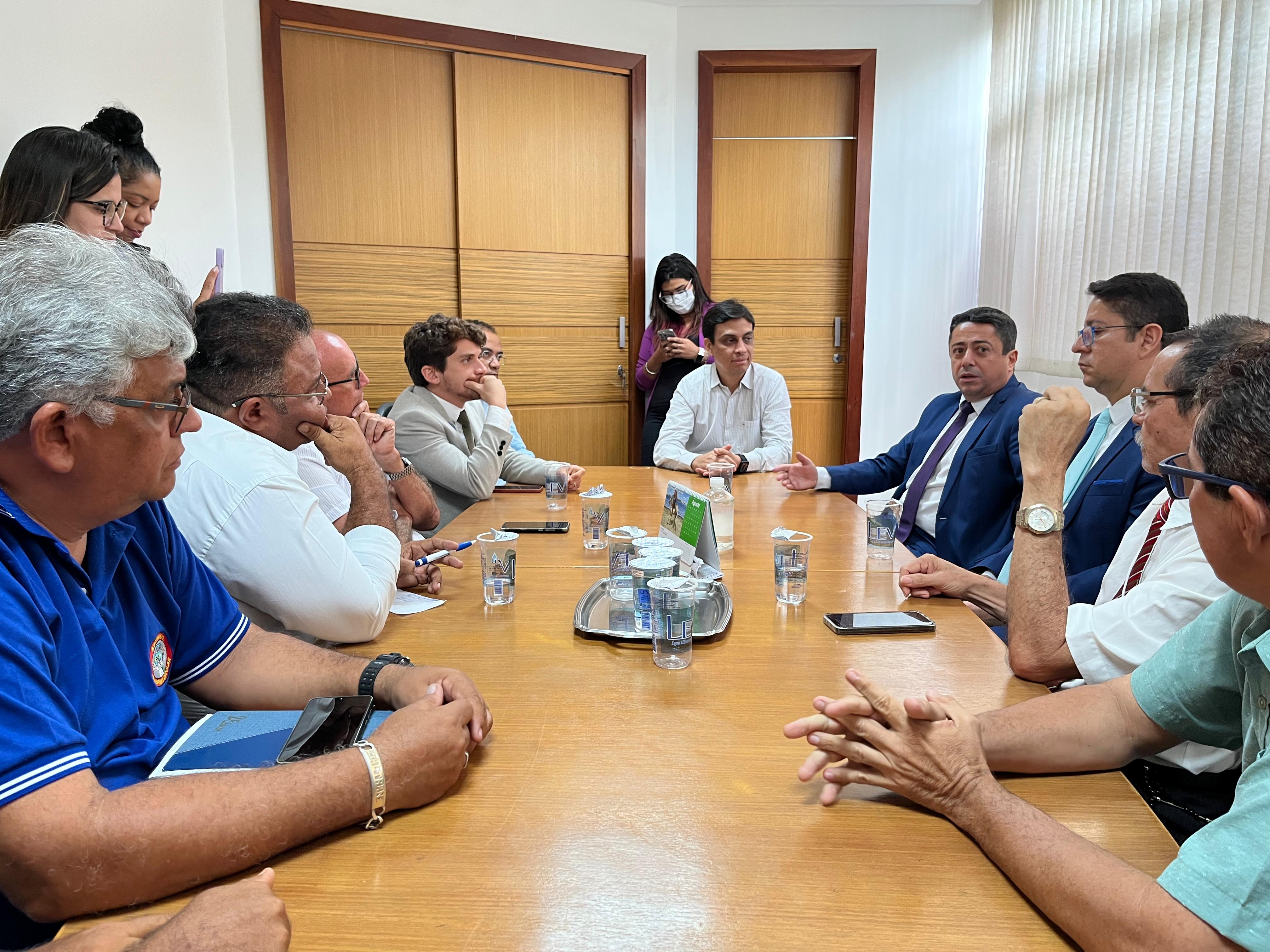 SMTT discute sobre faixa exclusiva com vereadores, taxistas e transportadores escolares - SMTT Aracaju