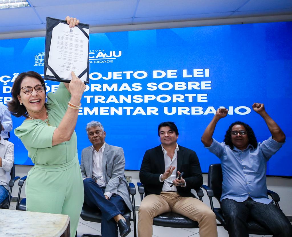 Prefeita Emília Corrêa sanciona lei que regulamenta o transporte complementar na zona sul de Aracaju - SMTT Aracaju