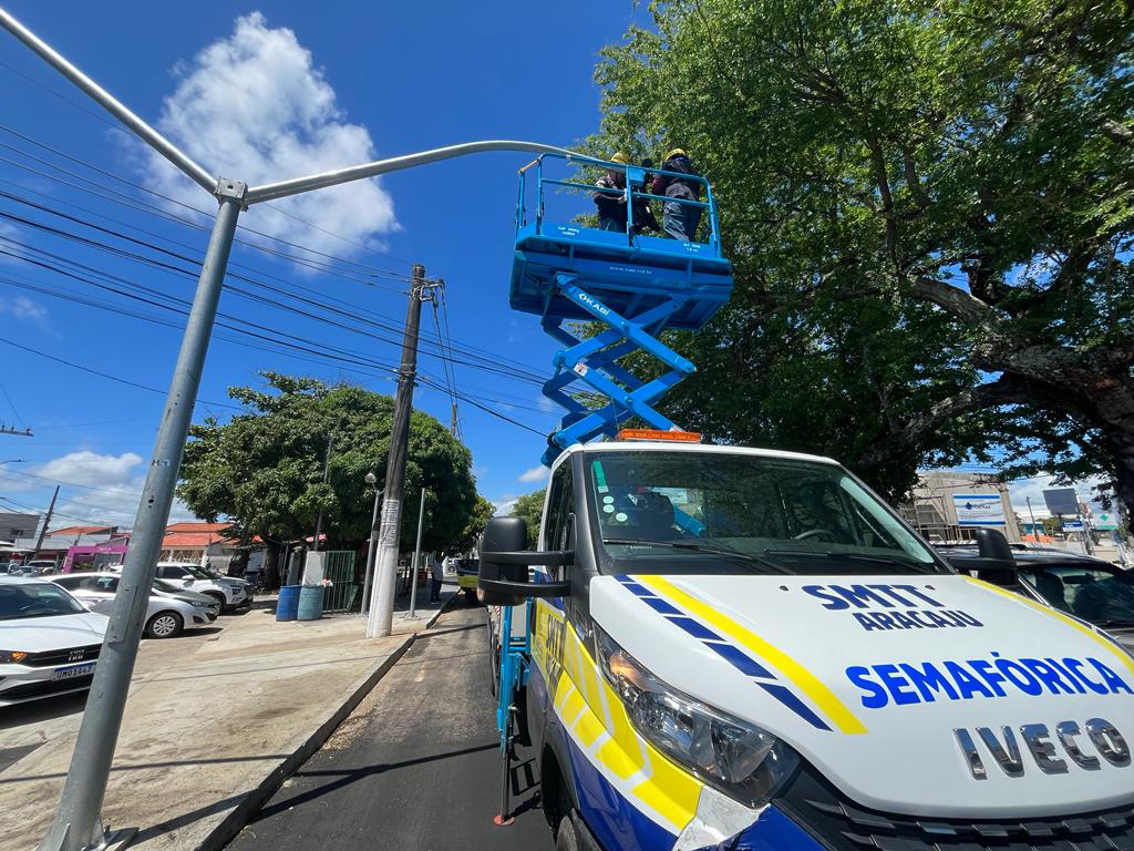 Avenida Cezartina Régis, no Jabotiana, receberá novo cruzamento semafórico - SMTT Aracaju