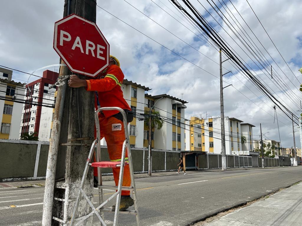 SMTT reforça sinalizações de trânsito em diversos pontos da capital - SMTT Aracaju
