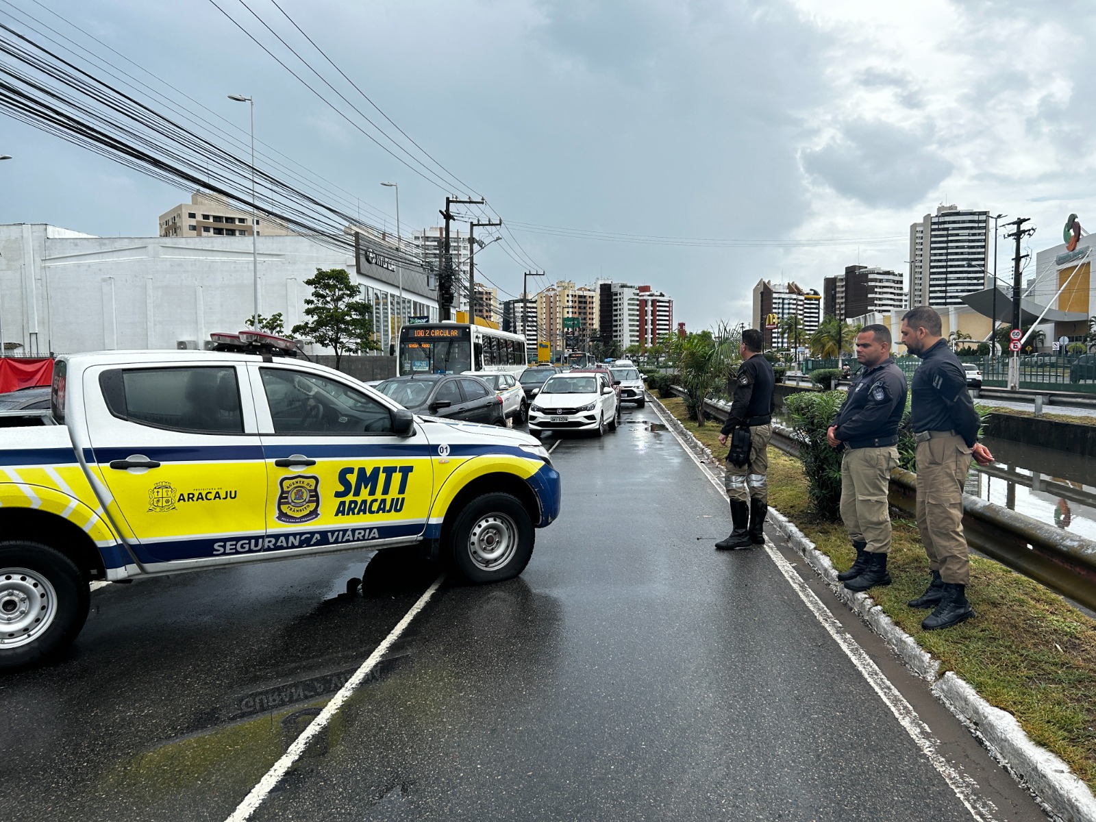 Com precipitações de 40 mm em Aracaju, Defesa Civil monitora áreas de risco; confira operação de trânsito - SMTT Aracaju
