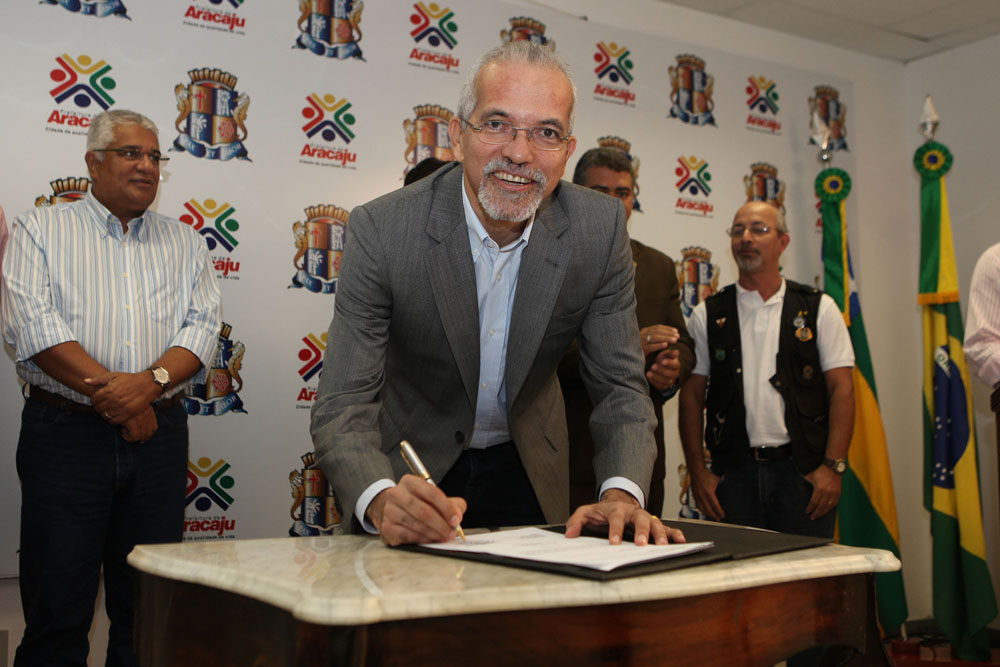 Edvaldo Fala à imprensa. Foto: Silvio Rocha