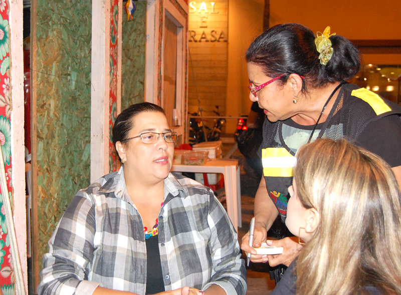 Selma da Mata conversa co a empresária de Itabaiana, Ada Santana