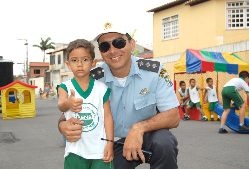 Capitão J. Luiz acredita que as crianças são grandes aliadas.