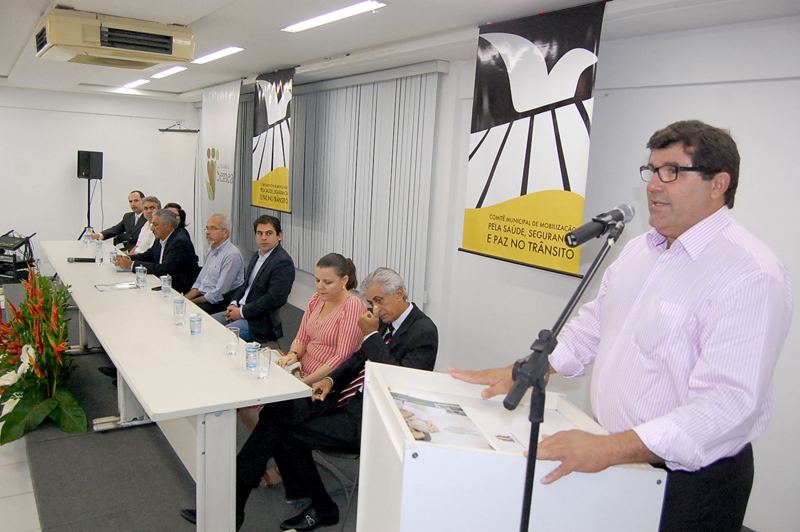 Em evento prestigiado pela sociedade civil na noite de ontem, 23, ainda houve a presença do especialista em Educação para o Trânsito, Eduardo Biavati, atendendo ao convite da SMTT. O combate à violência é o tema principal da abordagem.