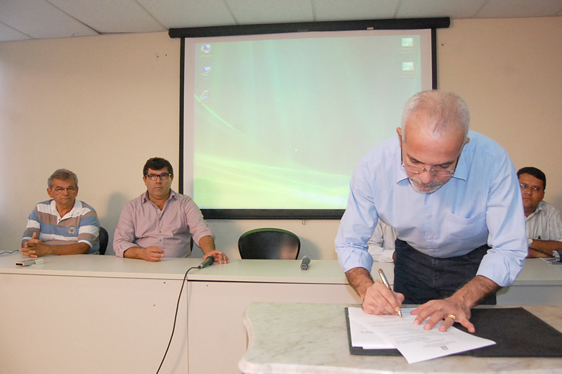 Prefeito assina decretos que visam contribuir para a mobilidade urbana - SMTT Aracaju