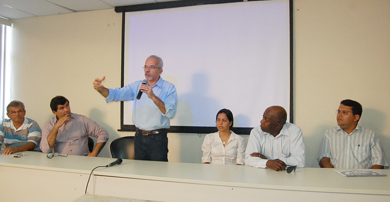 A partir de agora os taxistas não têm mais a obrigatoriedade de comprar carros brancos. Eles poderão ser envelopados.