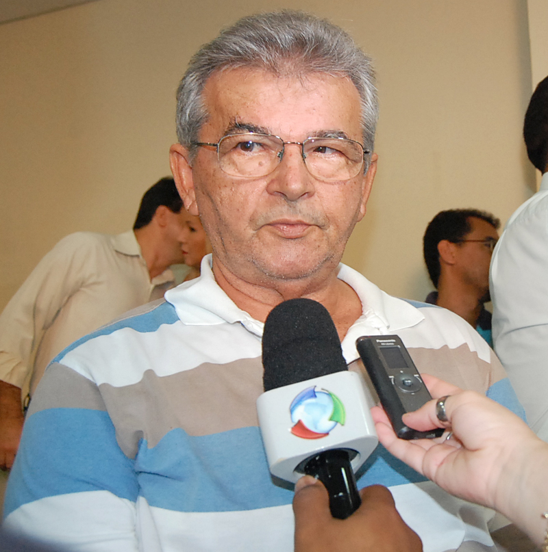 Luiz Cunha, mais conhecido como Nena Taxista