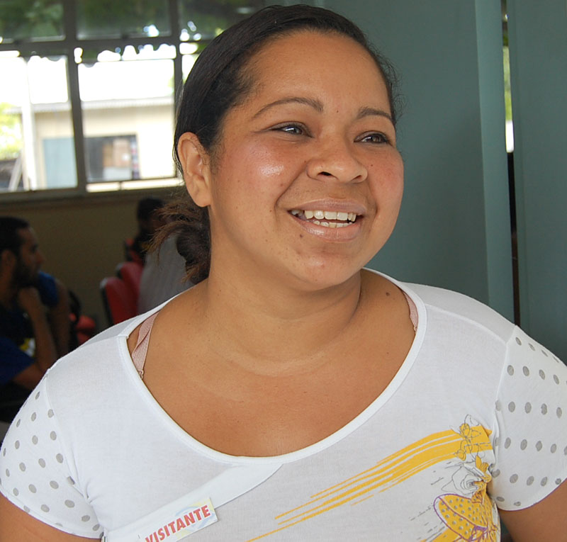 A nova orientadora de trânsito, Elisangela Alves