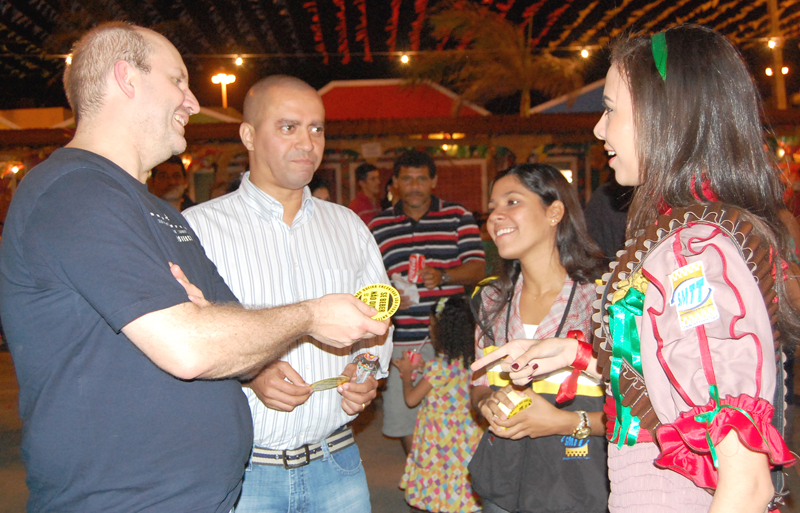 Condutores são alertados sobre os perigos de unir álcool e direção (Foto: Richerlan Figueiredo)