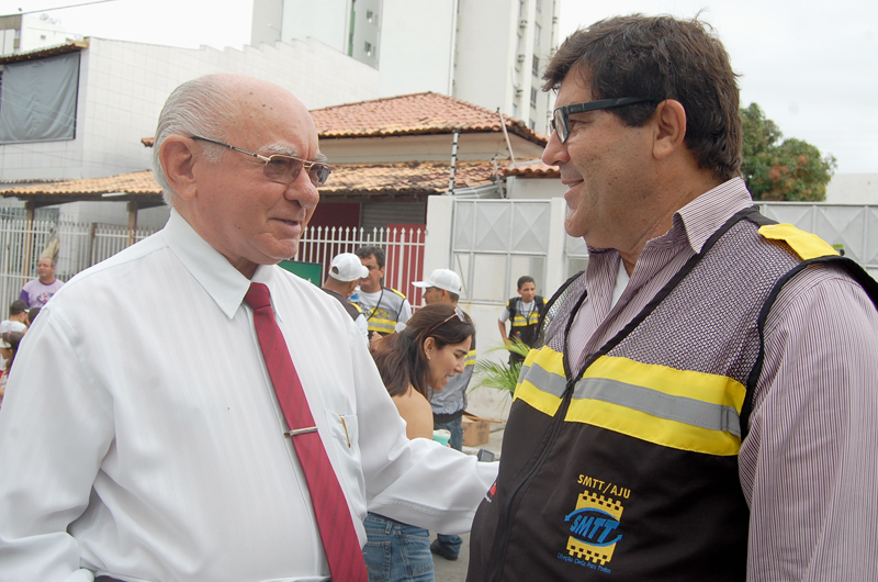 O Superintendente Samarone ao lado do diretor do Arqui Monsenhor Carvalho