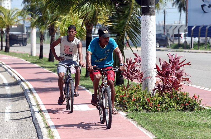 Trabalhadores são maioria entre os usuários das ciclovias (Foto: André Moreira)