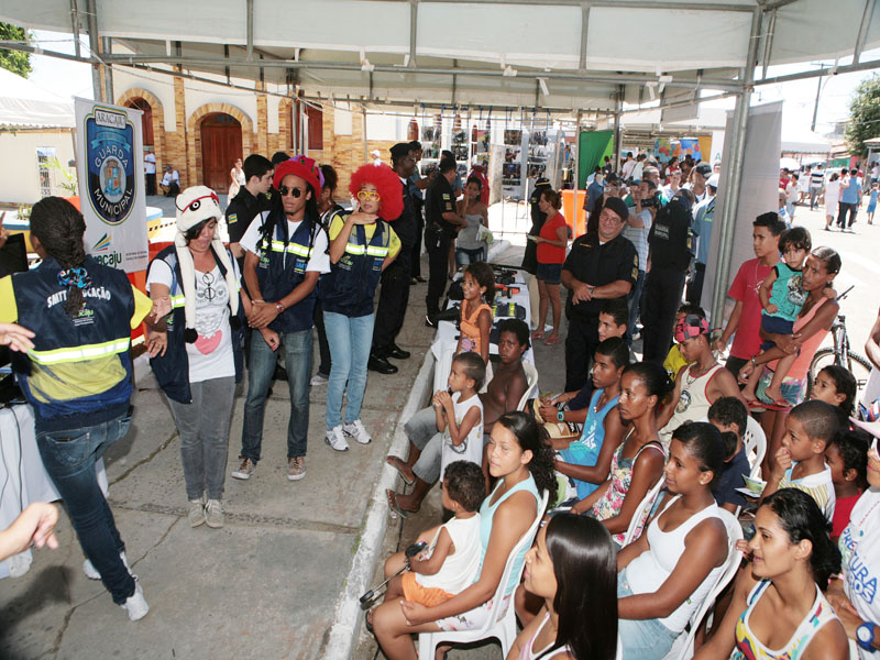 Prefeitura nos Bairros leva cidadania com humor - SMTT Aracaju
