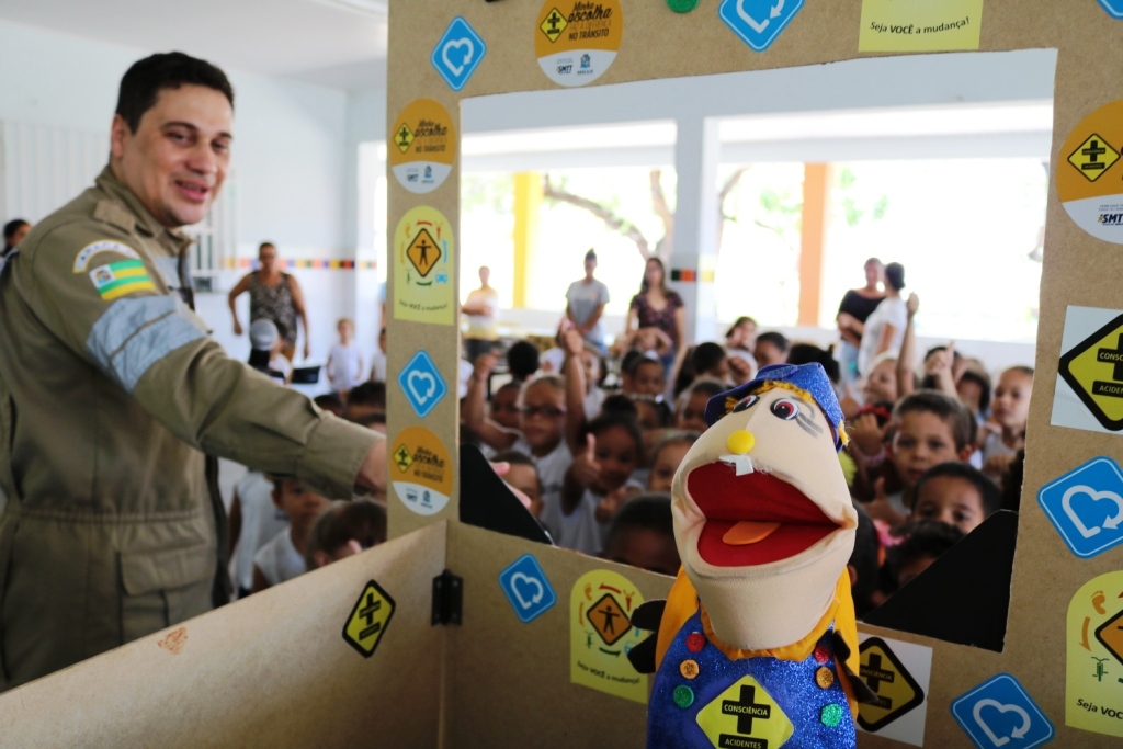 SMTT leva mensagem de conscientização a crianças da Casa Maternal Amélia Leite - SMTT Aracaju