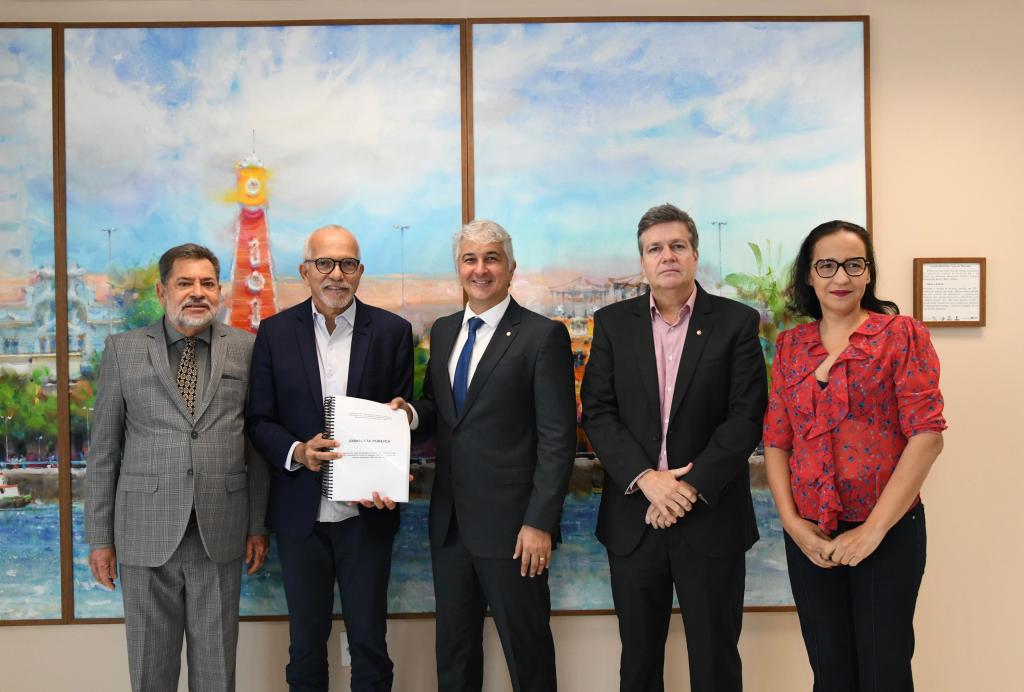 Prefeito Edvaldo entrega proposta inicial do edital de licitação do Transporte Público no MPSE - SMTT Aracaju