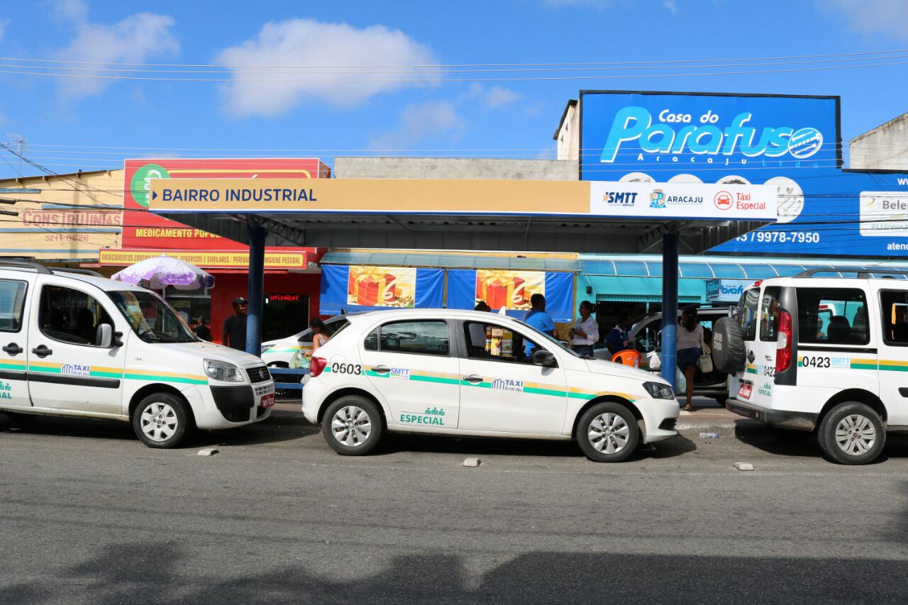 Reforma dos pontos de táxi-lotação agrada usuários e profissionais do serviço - SMTT Aracaju