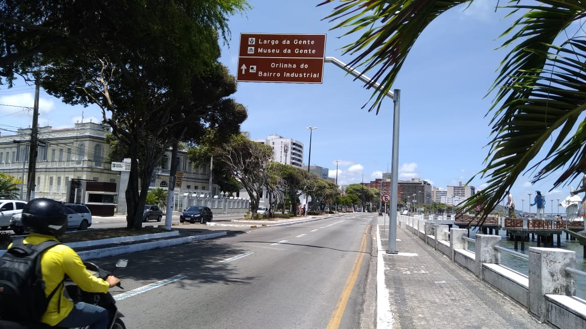 Sinalização turística: SMTT instala 24 novas placas em Aracaju - SMTT Aracaju