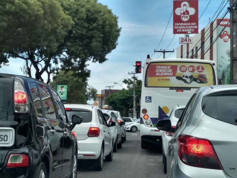 Infrações por avanço de sinal vermelho crescem durante isolamento social em Aracaju - SMTT Aracaju