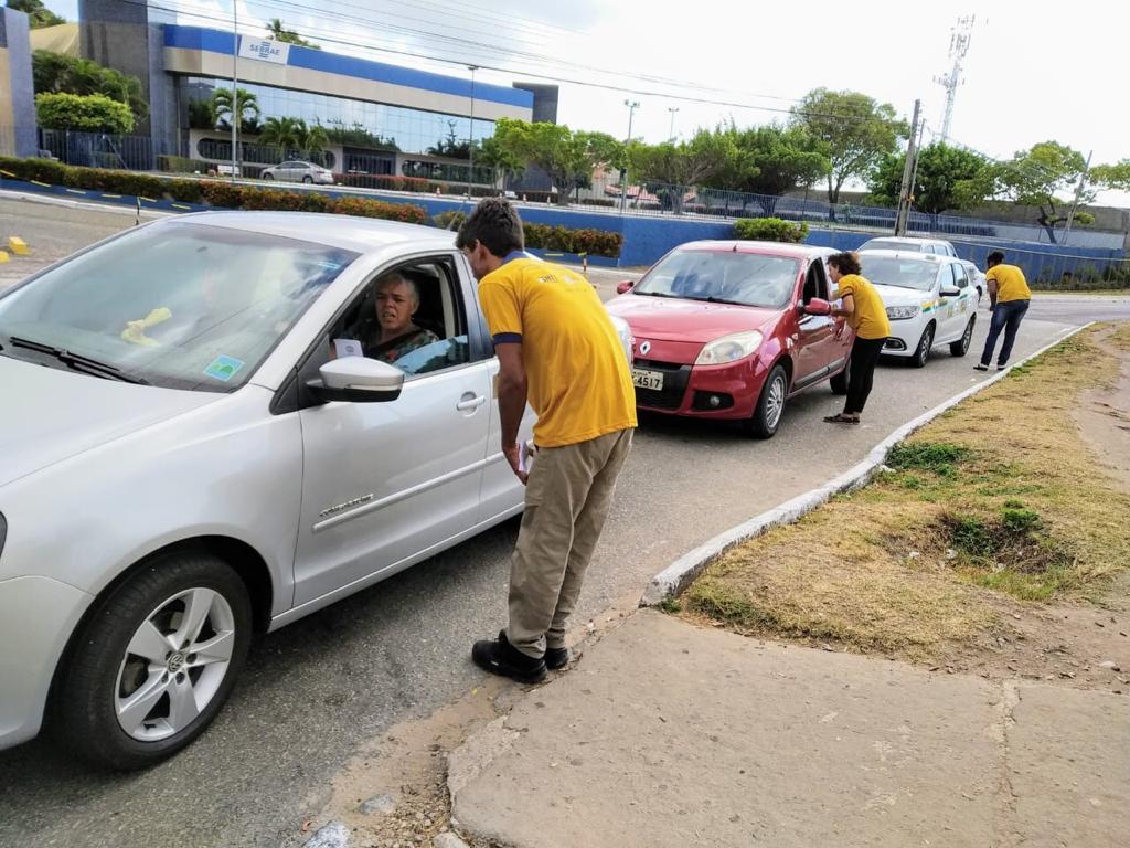 SMTT realiza blitz educativa em alusão ao Dia em Memória às Vítimas de Trânsito - SMTT Aracaju