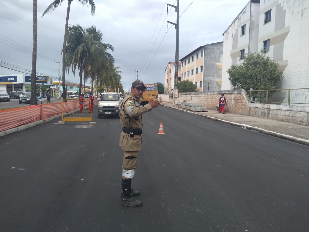 Obra avança na avenida José Carlos Silva e binário montado na via muda de sentido - SMTT Aracaju
