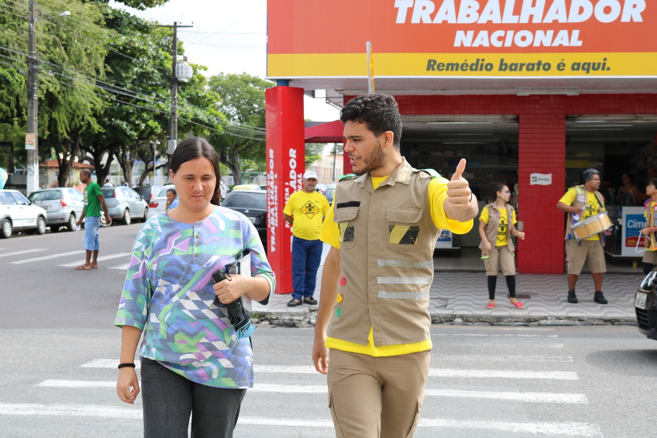 Ação educativa conscientiza condutores no Siqueira Campos - SMTT Aracaju