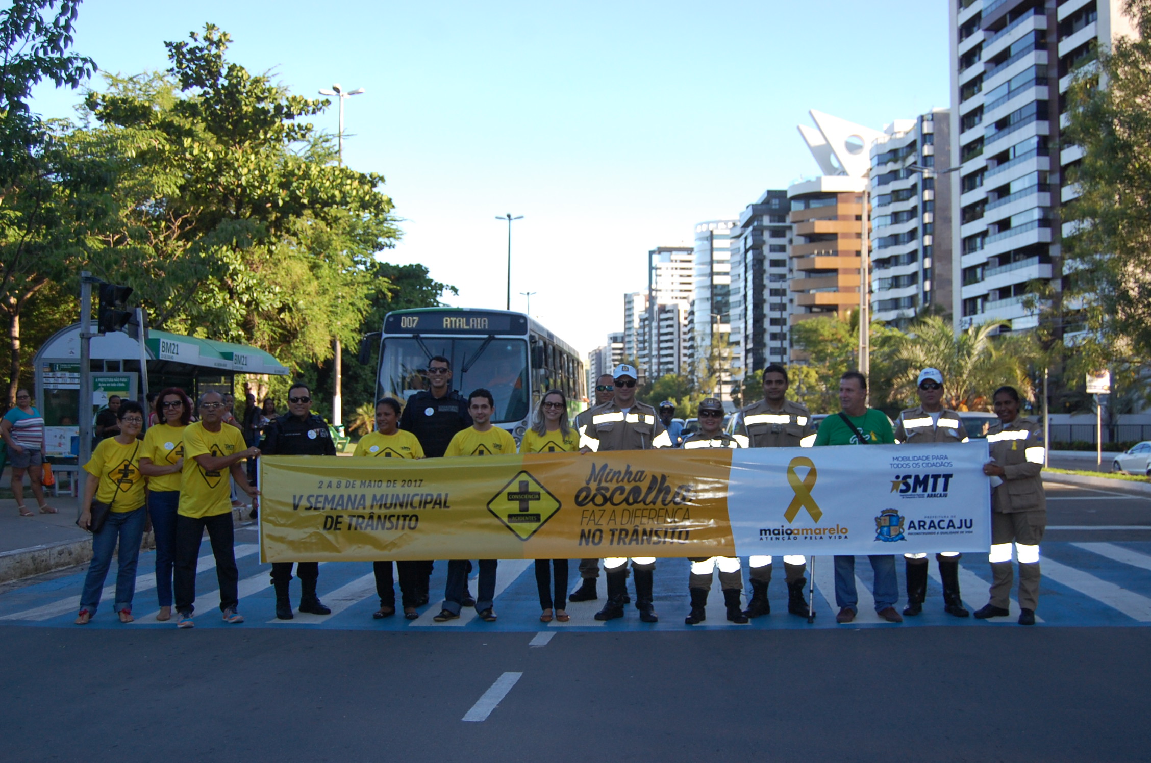 Comando Educativo da SMTT conscientiza condutores na avenida Beira Mar - SMTT Aracaju