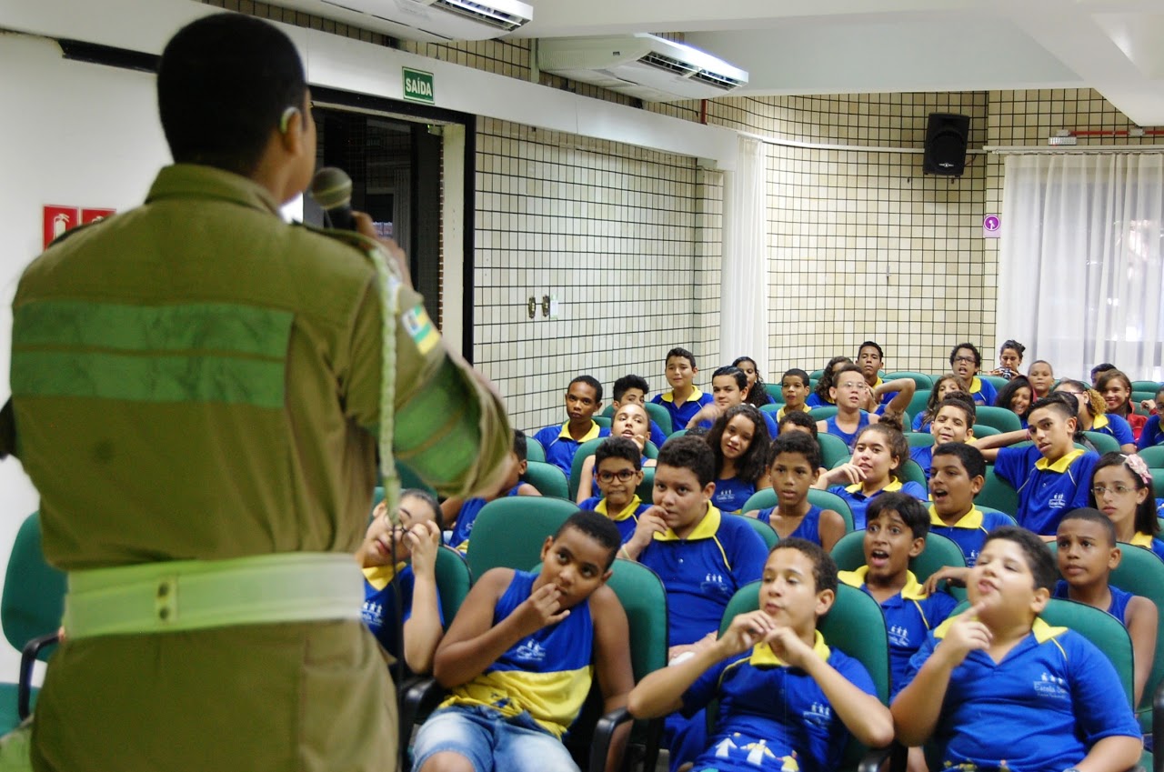 ​Agentes falam sobre trânsito com estudantes do Sesc - SMTT Aracaju