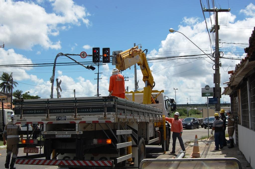 SMTT realiza manutenção constante dos semáforos de Aracaju - SMTT Aracaju