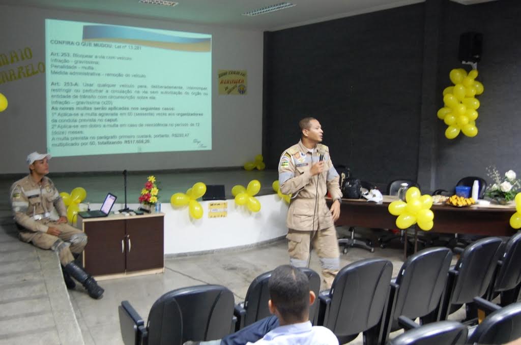 SMTT promove palestra sobre direção segura em empresa de ônibus - SMTT Aracaju